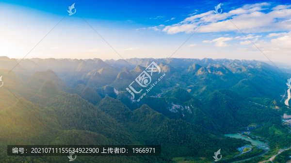 貴州小七孔景區(qū)山峰山巒風光