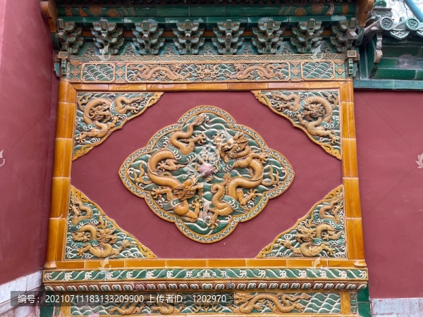 二龍戲珠