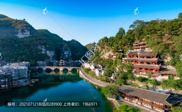 貴州省鎮(zhèn)遠(yuǎn)古鎮(zhèn)的青龍洞景區(qū)