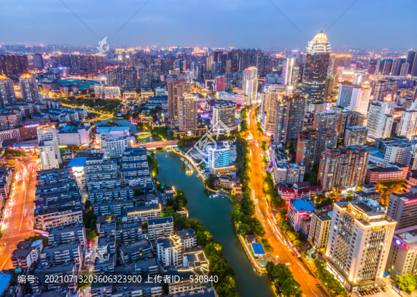 航拍江蘇無(wú)錫城市建筑天際線夜景