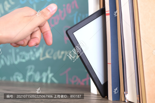傳統(tǒng)書籍和電子閱讀器