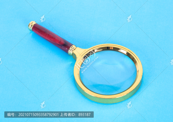 藍背景上的放大鏡
