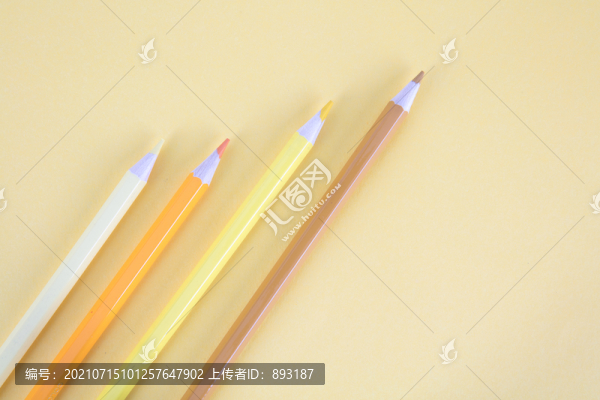 黃色背景上的藍(lán)色畫(huà)筆