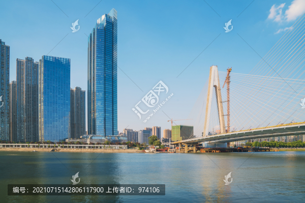 建造中的武漢月湖大橋和漢江風(fēng)光
