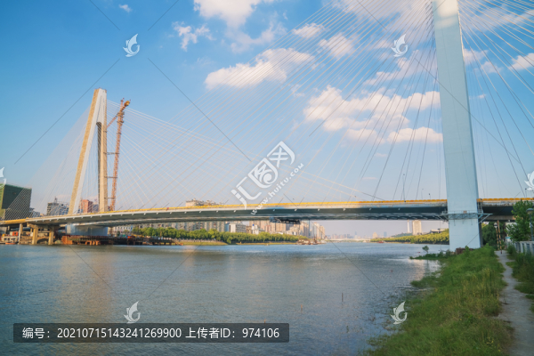 建造中的武漢月湖大橋和漢江風(fēng)光