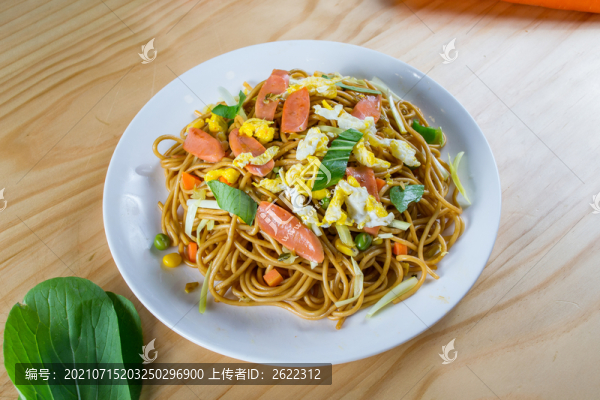火腿腸雞蛋炒面
