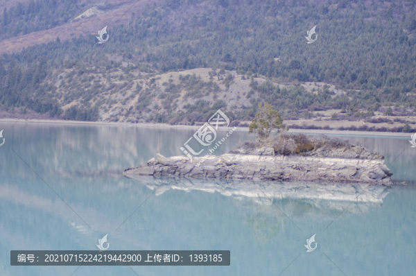 高原雪山湖泊西藏八宿然烏湖美景