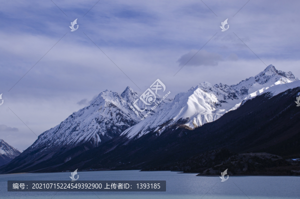 高原雪山湖泊西藏八宿然烏湖美景