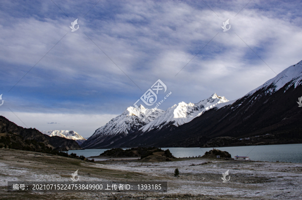 高原雪山湖泊西藏八宿然烏湖美景