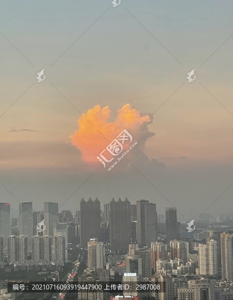 心形的云