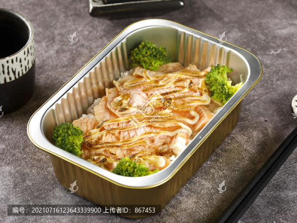 三文魚蓋飯