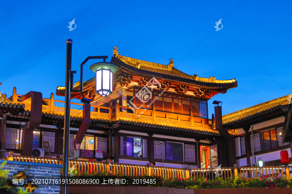 古建筑閣樓屋頂藍(lán)天