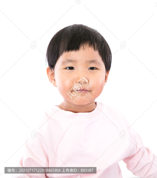 白背景上的小女孩