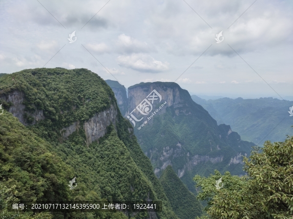 群山