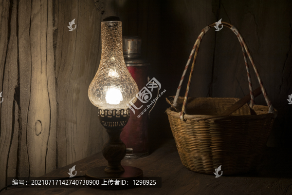老式煤油燈