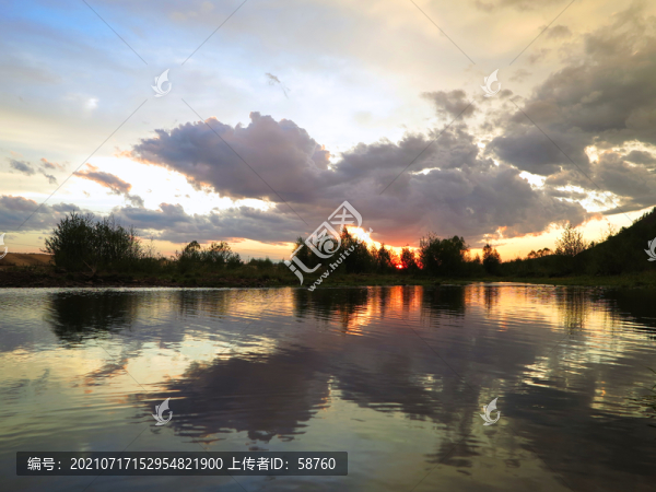 河灣云彩暮色風(fēng)景