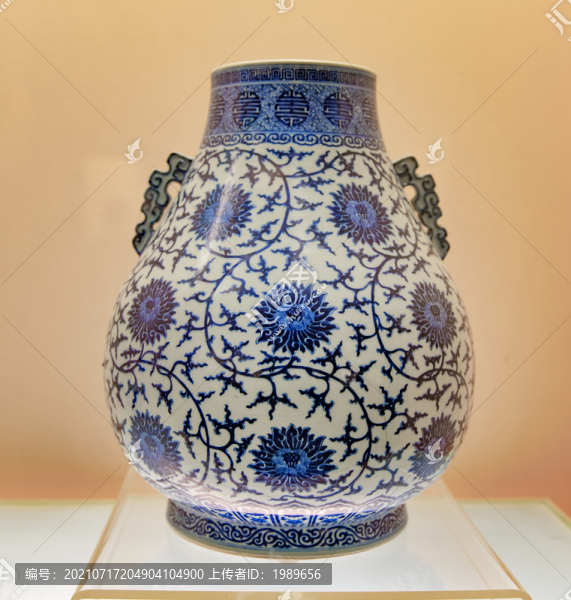 清乾景德鎮(zhèn)窯青花纏枝蓮紋雙耳尊