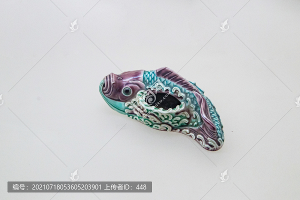 浮雕雙彩鰲魚噴水水盂