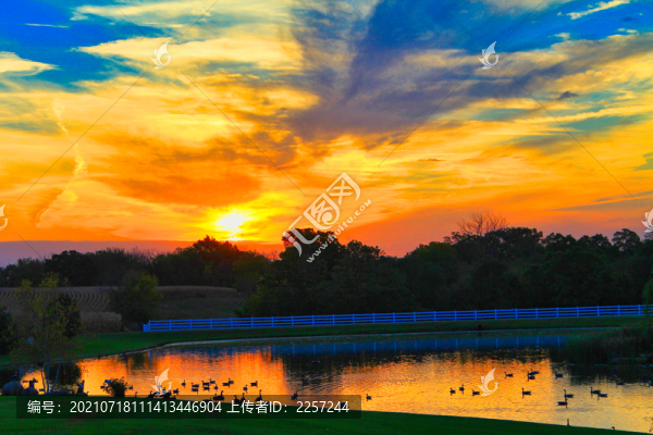 湖畔的夕陽(yáng)與晚霞