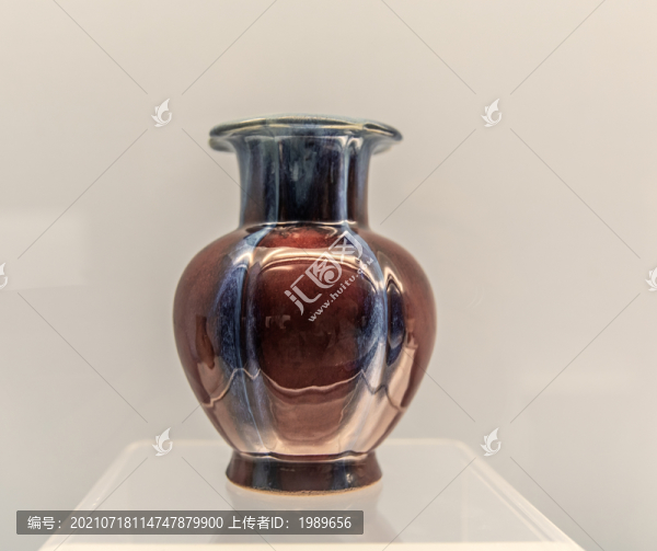 清乾隆景德鎮(zhèn)窯窯變釉瓶