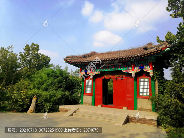 藍(lán)天白云古建筑