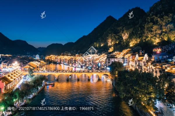 貴州鎮(zhèn)遠(yuǎn)古鎮(zhèn)夜景