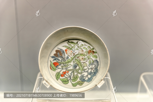 明嘉靖景德鎮(zhèn)窯斗彩果子紋洗