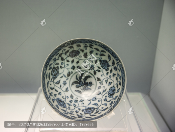 明永樂景德鎮(zhèn)窯青花折枝花果紋碗