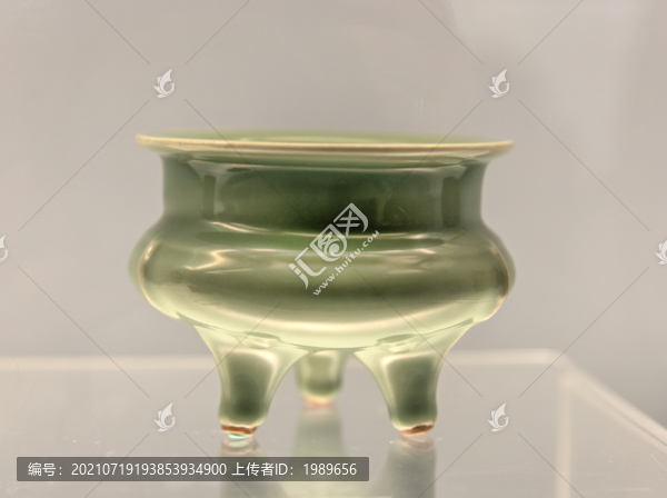 南宋龍泉窯青釉鬲式爐
