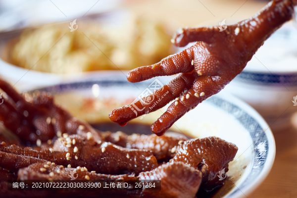 鹵雞腳