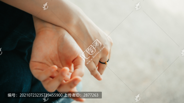 女孩的手