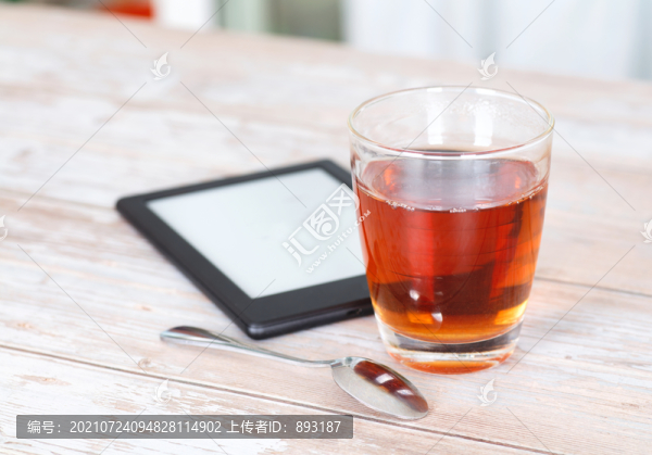 一杯紅茶和電子書