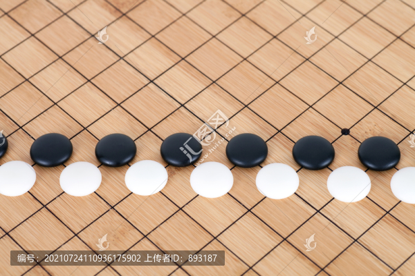 棋盤上的圍棋子