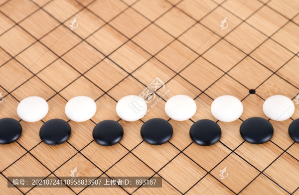 棋盤上的圍棋子