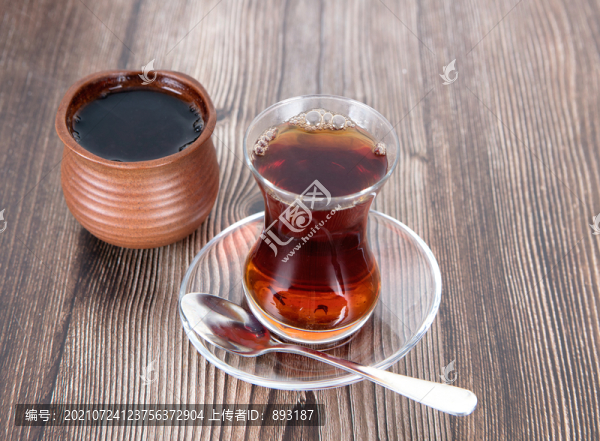 兩杯紅茶茶水
