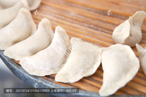 包餃子進(jìn)行時(shí)
