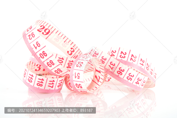白背景上一團(tuán)軟尺