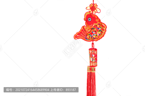 白背景前的年年有魚(yú)掛件