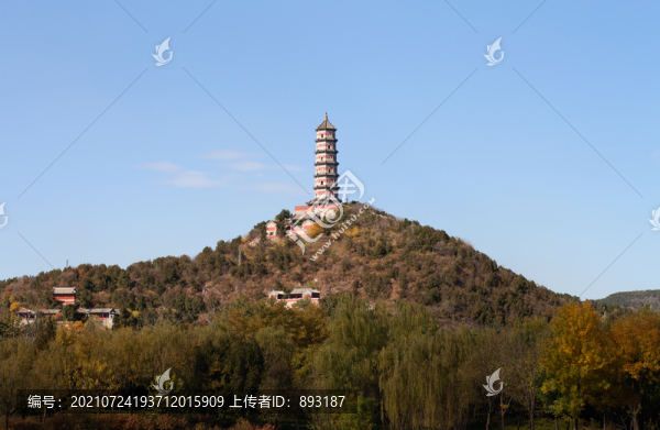 遠(yuǎn)眺北京玉泉山玉峰塔