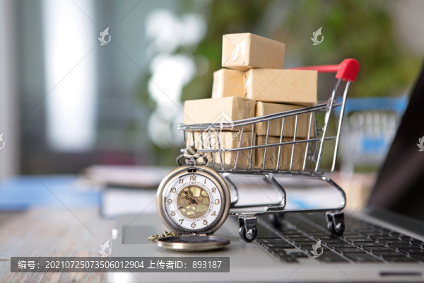 滿載貨物的購(gòu)物車和一個(gè)懷表