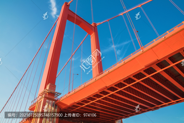 仰拍武漢鸚鵡洲長(zhǎng)江大橋細(xì)節(jié)特寫