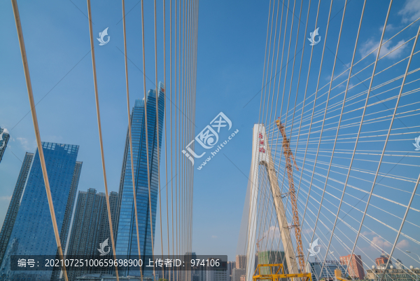 仰拍武漢月湖大橋的局部特寫(xiě)細(xì)節(jié)