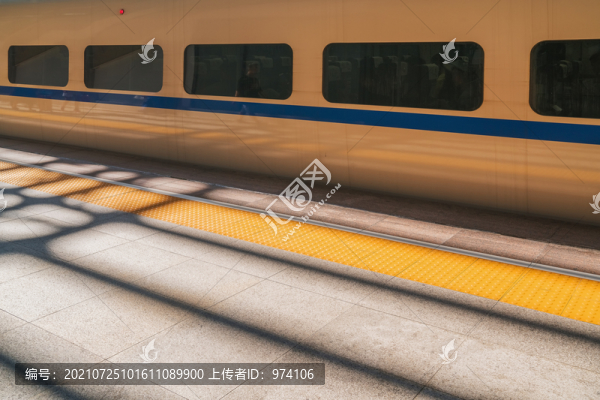 高鐵車站火車站鐵軌和月臺