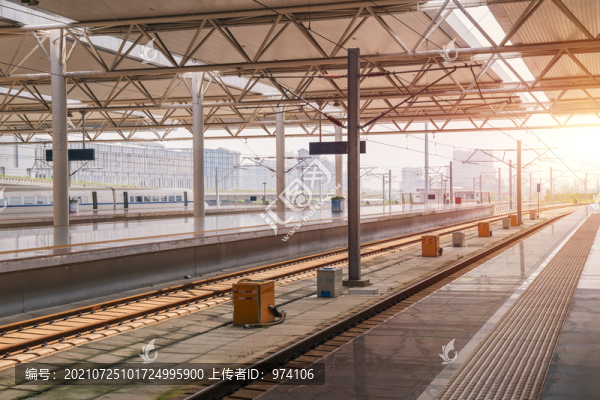 高鐵車站火車站鐵軌和月臺