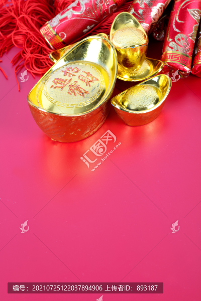 新年金元寶擺件和鞭炮掛件