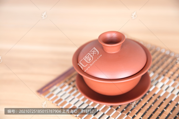 竹墊上一碗熱茶