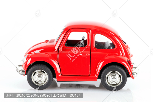 白背景上紅色的小汽車(chē)模型