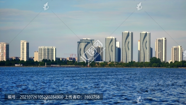 沂河?xùn)|岸