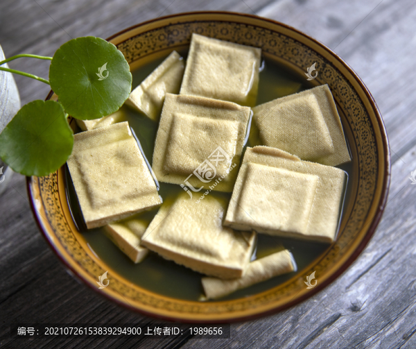 腌制臭豆腐
