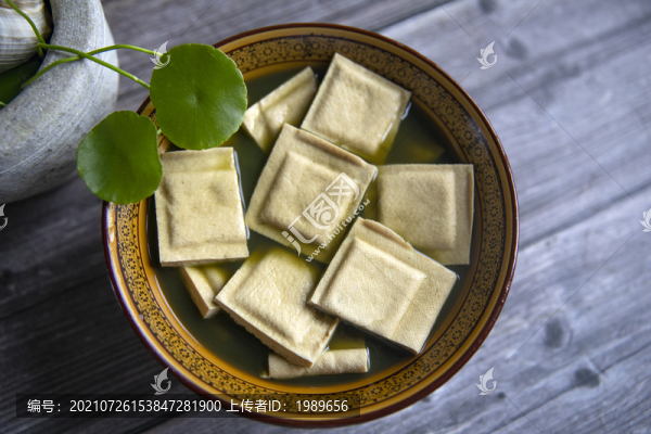腌制臭豆腐